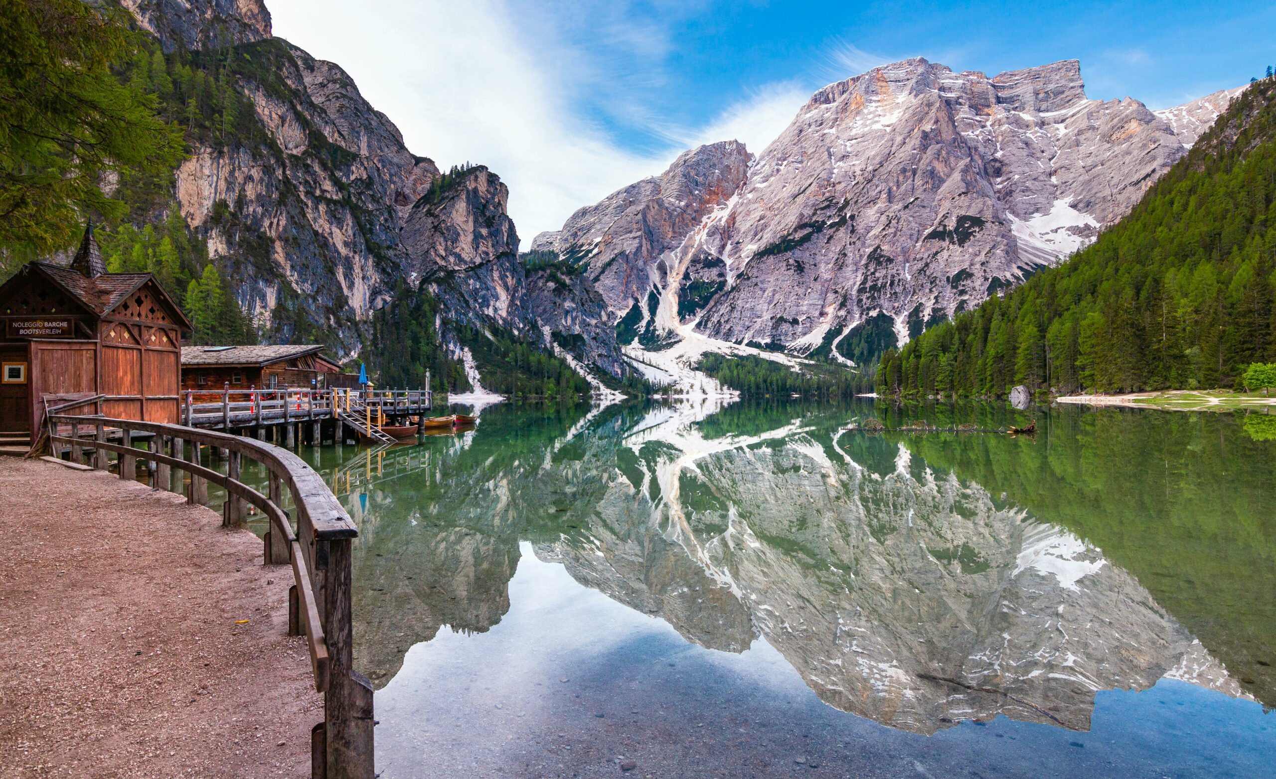 lago di braies panorama