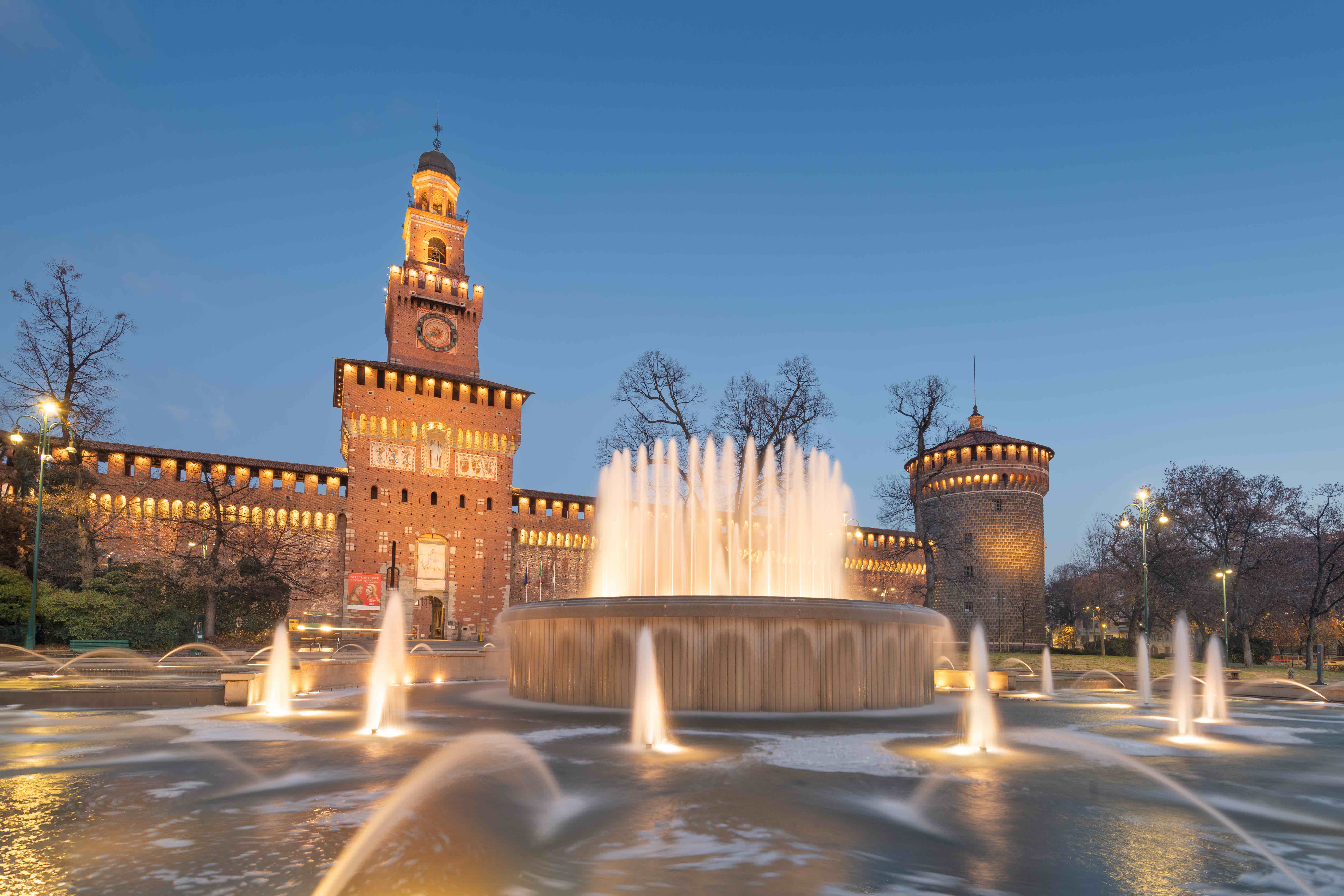 Sforzesco Castle and Fountain in Milan, Italy Visitare Milano il Castello Sforzesco
